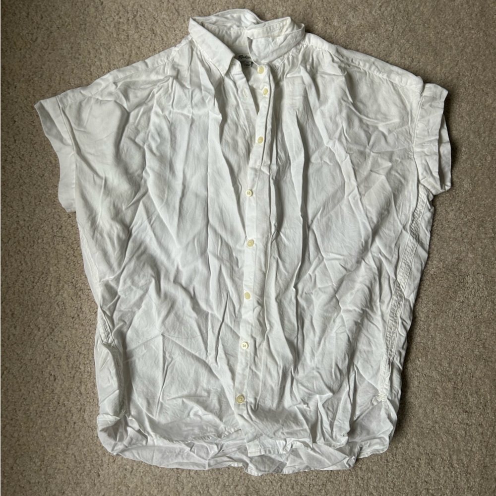 Madewell sleeveless button up top